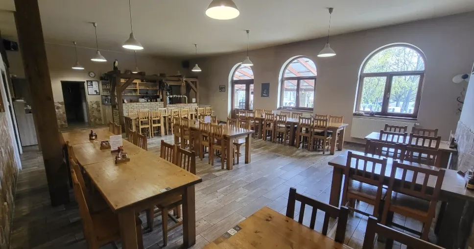 Flora Restaurant & Pub 