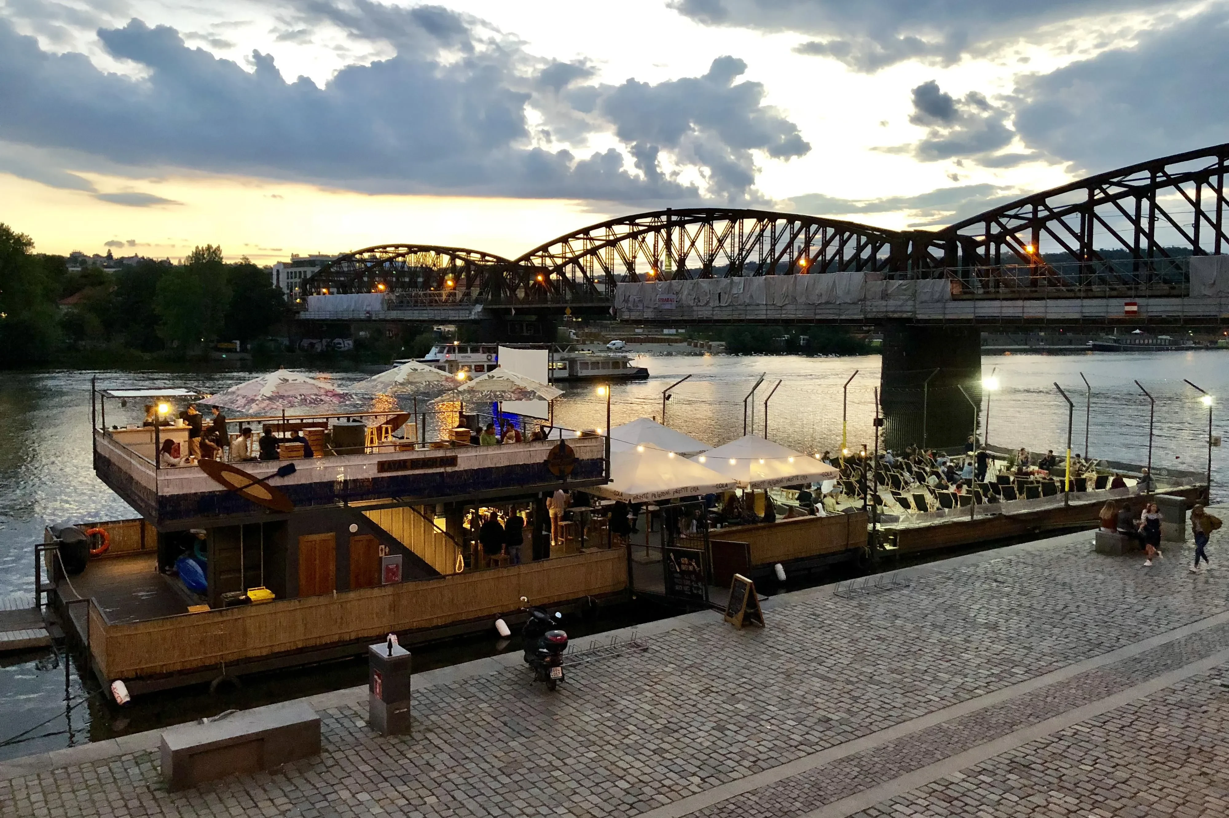 Kayak Beach Bar OPEN AIR