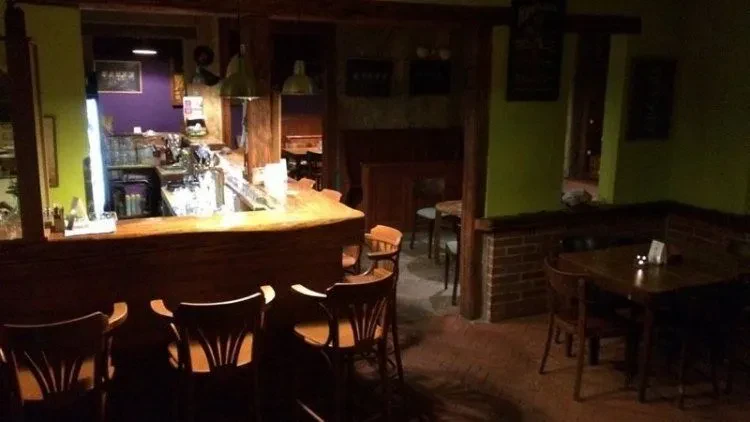Bar 12 opic