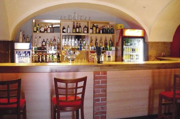 No limit bar
